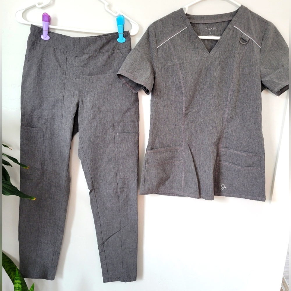 Jaanuu scrub set